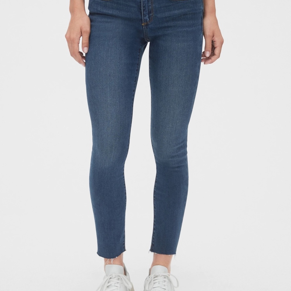Gap True Skinny Jeans Medium Indigo Frayed Bottom Size 28 R
